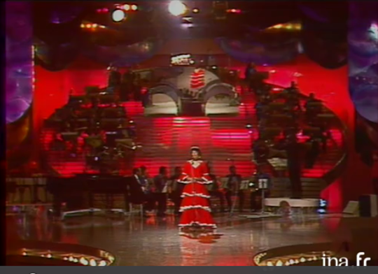 Maria d'Apparecida interprète en direct un air du premier acte de l'opéra Carmen de Georges Bizet pour l’émission Musique and music, 1977
